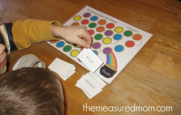 Teach kids to read color words with this FREE printable game! Just right for kids ages 4-6.