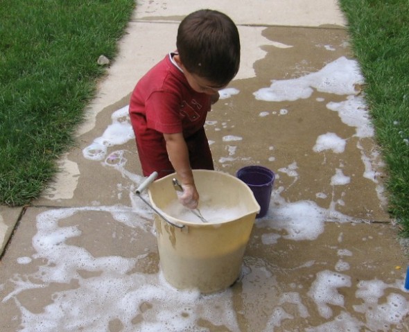 outdoor play activities for toddlers