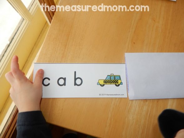 I love these word sliders for teaching kids to read short a words! 