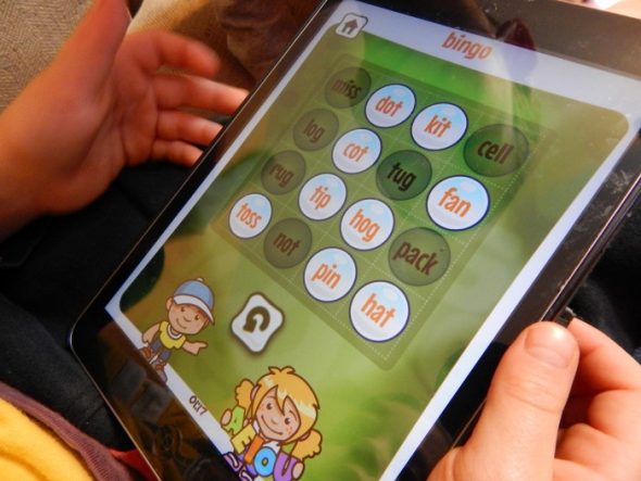 Looking for the best spelling apps for your beginning speller? Check these out! They're great beginning spelling apps for kids in kindergarten through third grade. Older, struggling spellers would benefit too! 