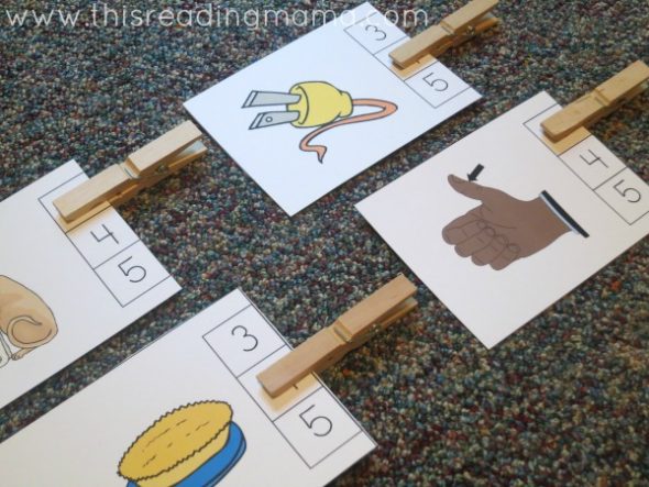 These car games for preschoolers are perfect for developing phonological awareness. LOVE! 