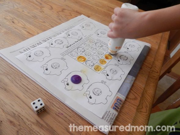 These counting coins activities are so versatile! For kids just learning to recognize coins all the way up to kids counting quarters, nickels, dimes, and pennies. 