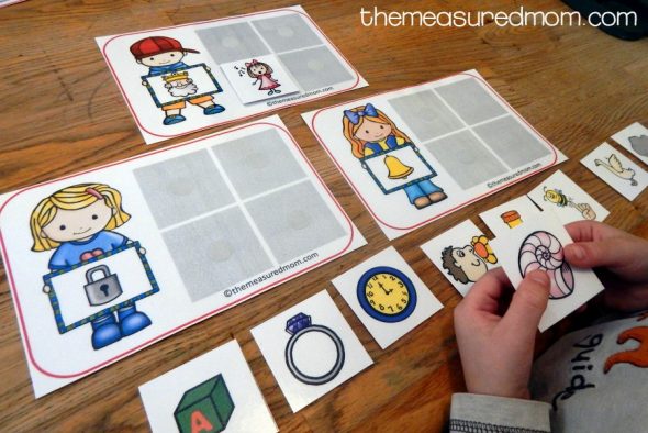 This rhyming word activity is one of my son's favorites! I love that it's a rhyming word sort. 