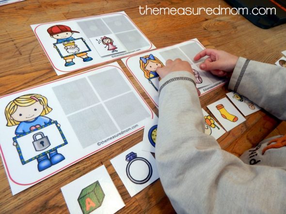 This rhyming word activity is one of my son's favorites! I love that it's a rhyming word sort. 