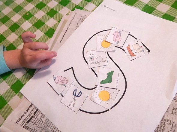 Check out this collection of fun letter S activities for 2-year-olds!