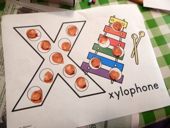 These letter X activities are fun and simple for toddlers and preschoolers! 