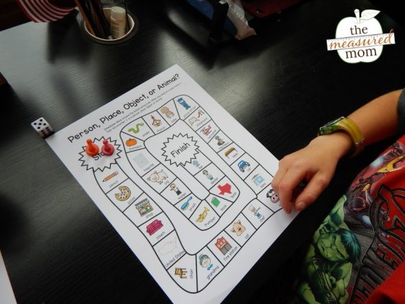 Try this simple free noun game with your K-2 learners!