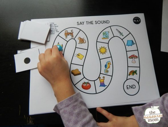 Looking for phonemic awareness games? Use this set of 25 games to help learners identify beginning sounds in words!